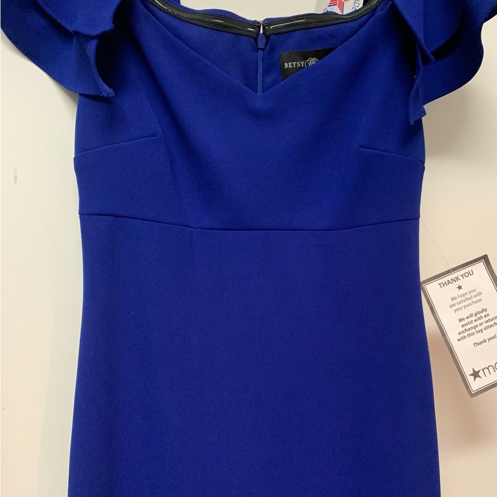 Beautiful blue gown Betsey and Adam size 4 . So pretty mermaid fit… NWT 💙